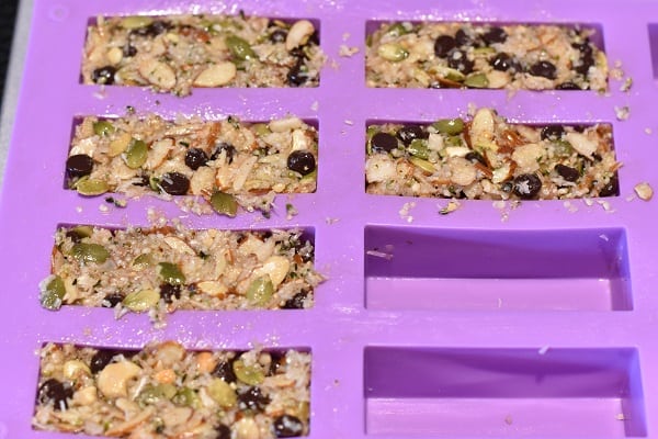 Keto Chocolate Chip Granola Bars