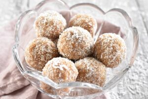 Snowball Cookies in a glass bowl.