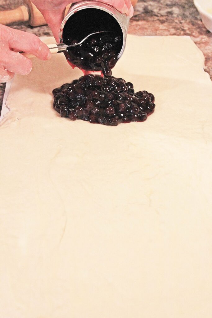 How to Make Gluten Free Cinnamon Rolls with Blueberries