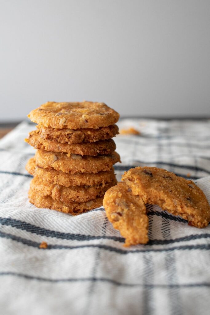 Low Carb Crackers stacked on a napkin.